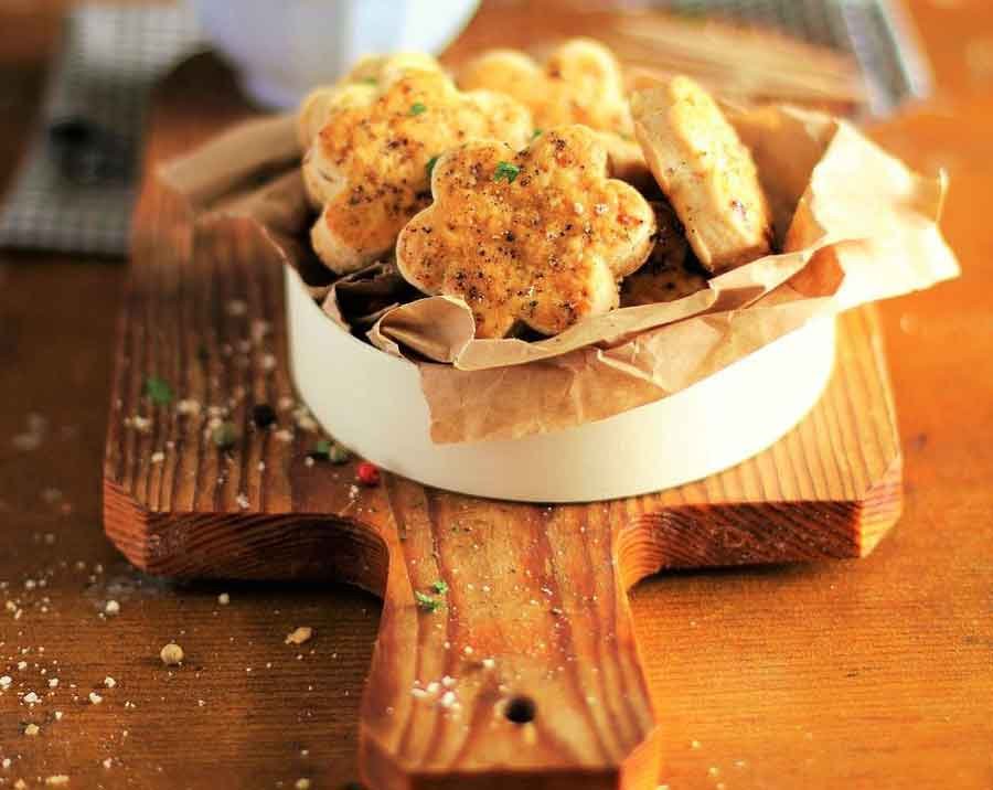 Biscuits apéritif aux épices et herbes aromatiques